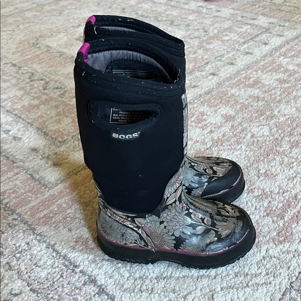Girls Bogs boots size 10